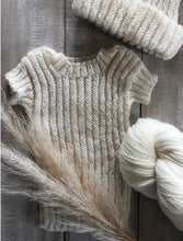 Load image into Gallery viewer, pattern - baby singlet &amp; hat set 032 pdf