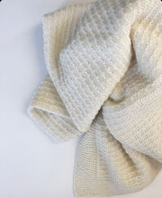 Load image into Gallery viewer, pure merino 4ply - natural - 203
