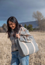 Load image into Gallery viewer, the wool bag - tote