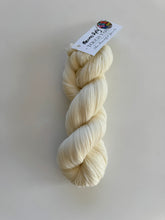Load image into Gallery viewer, 2ply merino undyed