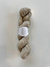 Load image into Gallery viewer, possum yarn natural