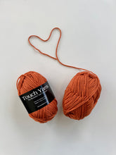 Load image into Gallery viewer, pure merino 8ply - carrot 846