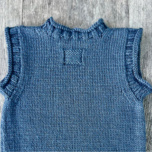 Load image into Gallery viewer, pattern - rudy rolled edge vest &amp; hat