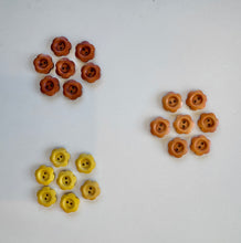 Load image into Gallery viewer, buttons - wooden flowers