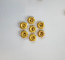 Load image into Gallery viewer, buttons - wooden flowers