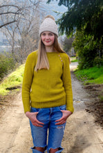 Load image into Gallery viewer, possum yarn pistachio