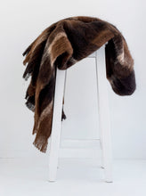 Load image into Gallery viewer, windermere alpaca throw - buffalo