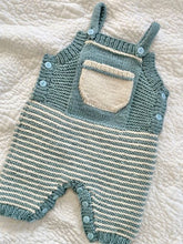 Load image into Gallery viewer, pure merino 8ply - duck egg - 826