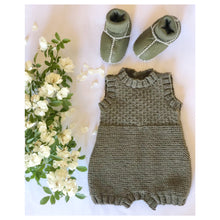 Load image into Gallery viewer, pure merino 8ply - olive - 869