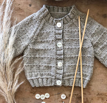 Load image into Gallery viewer, possum yarn eggplant