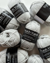 Load image into Gallery viewer, pure merino 8ply - silver - 822
